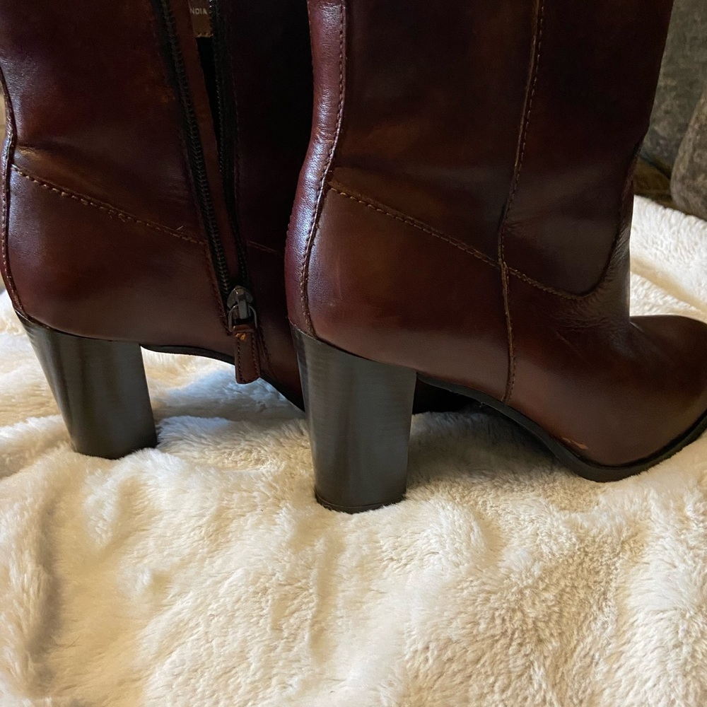 Size 7 wine red Cole Haan leather ankle boots - Picture 7 of 14